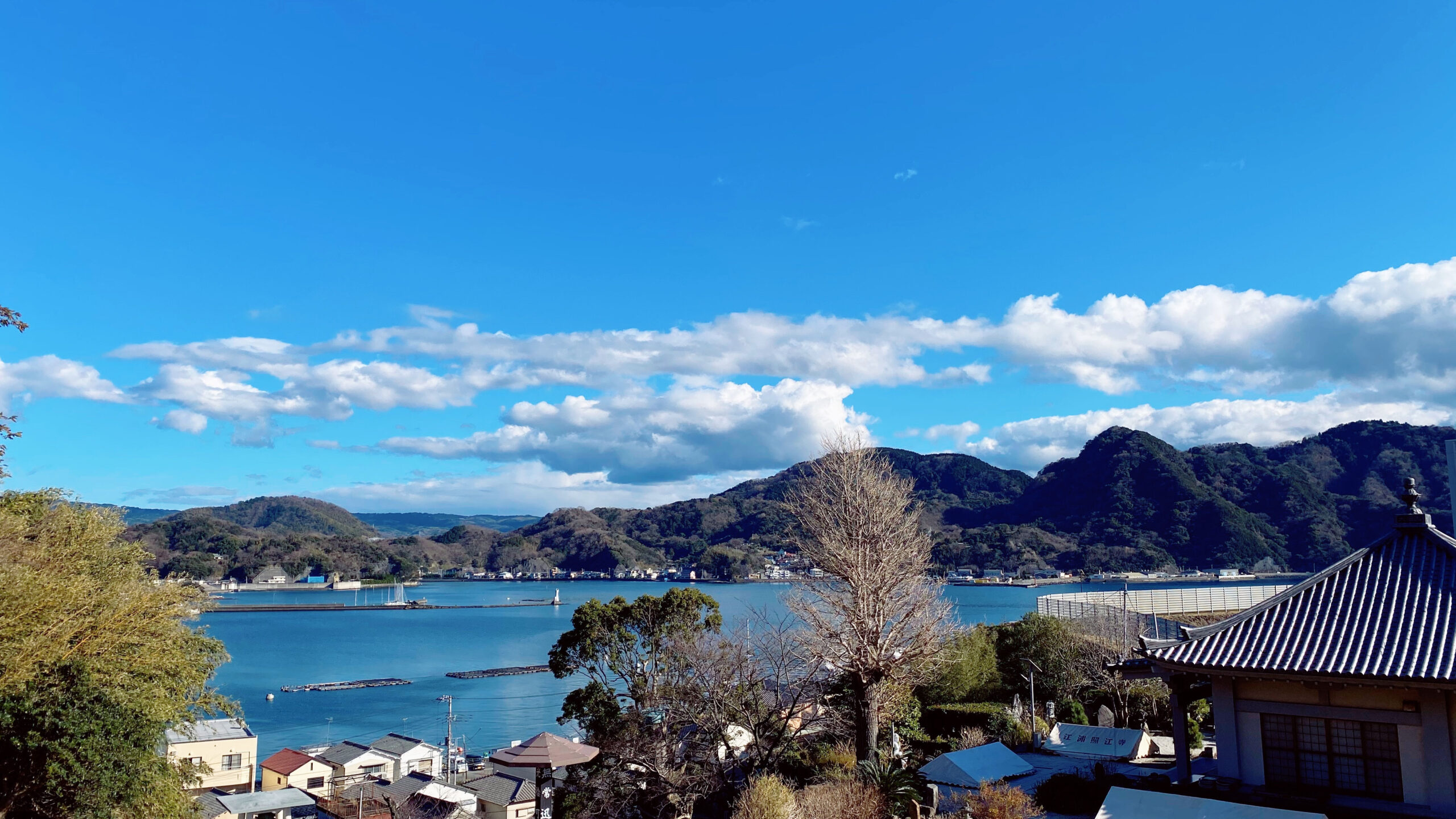 照江寺境内から望む江浦湾の眺望